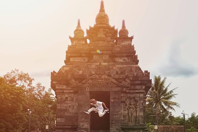 Punthuk Setumbu Sunrise, Borobudur Temple & Merapi Lava Tours - Borobudur from 7:30 am to 9:30 am