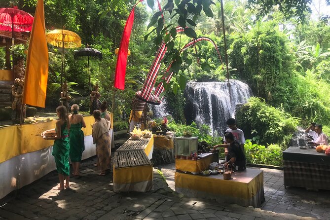 Purification Holy Bath at Beji Gria Waterfall - Walking into the canyon and first bath