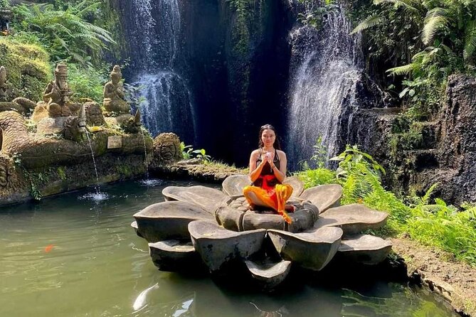 Purifications at Beji Griya Waterfalls - Entering Beji Griya Park Waterfall Temple
