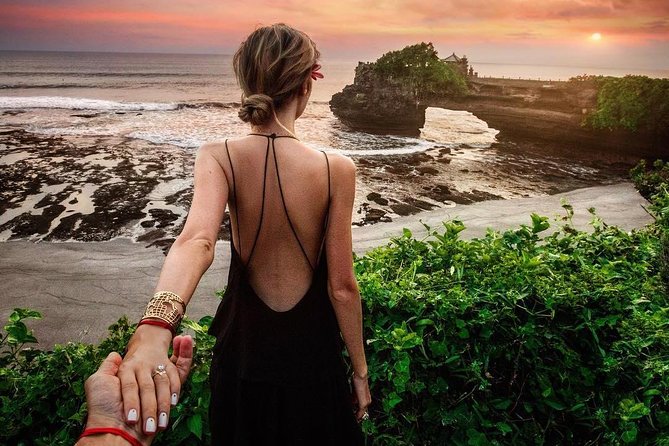 Royal Family Temple, Monkey Forest, and Tanah Lot Sunset Tour - Alas Kedaton’s monkeys and flying foxes