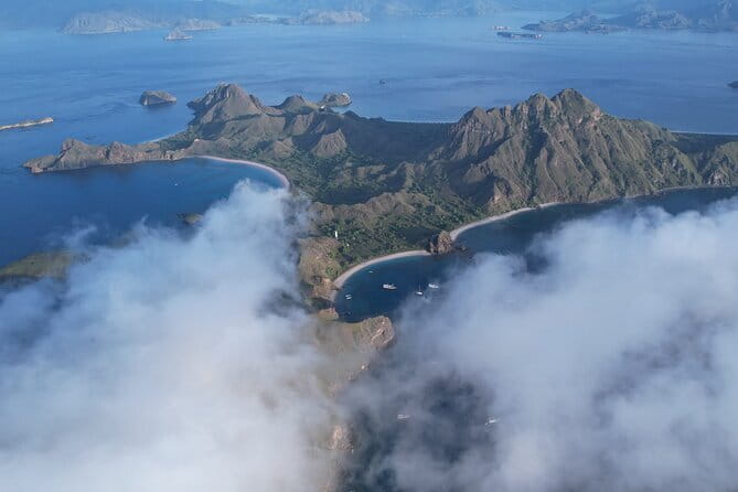 Shared Trip Sailing Komodo 3D2N - Life aboard a local Phinisi boat