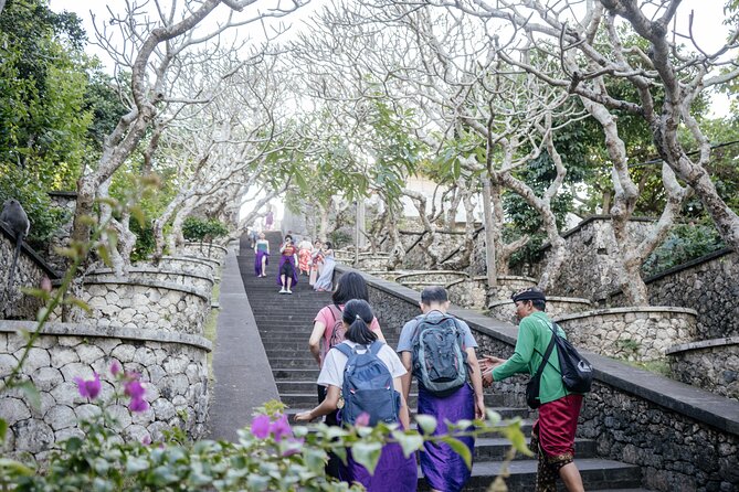 Skip The Line Tour: Uluwatu Temple and Kecak Fire Dance Tour – Half Day - Why the small group can be useful