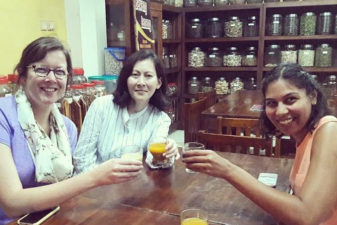 Small-Group Walking and Food Tour by Night in Yogyakarta - Starting at Tugu Jogja after sunset