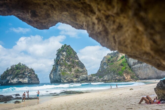 Snorkeling Adventure with East Nusa Penida Tour All Inclusive - Diamond Beach and its bright white sand