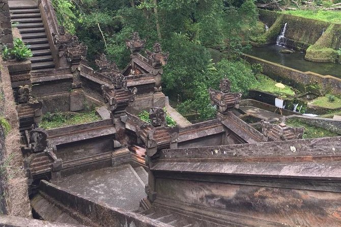 Soul Purification at Pura Mengening in Bali - Meeting Putu Suciyati and her family