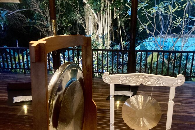 Sound Bath Healing Journey on the Island of Nusa Lembongan - The first few minutes: settling in at 6:00 pm