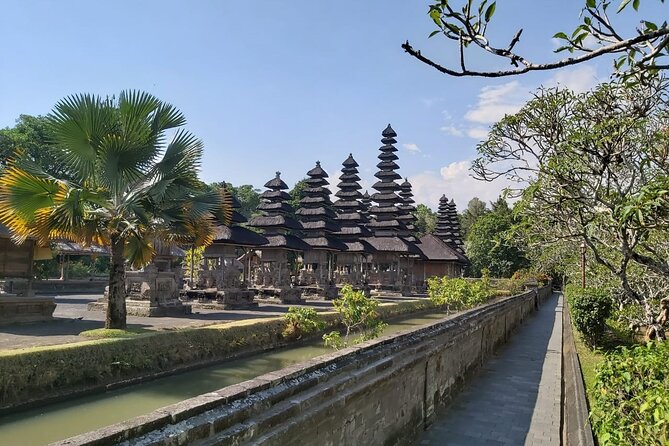 Tanah Lot and Jatiluwih Unesco Rice Terrace Private Tour - Tanah Lot and Batu Bolong: Bali’s dramatic coastal opening