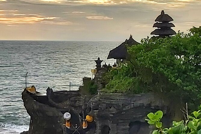 Tanah Lot And Ubud - Full Day Private Tour - Ubud Palace and the town’s traditional market