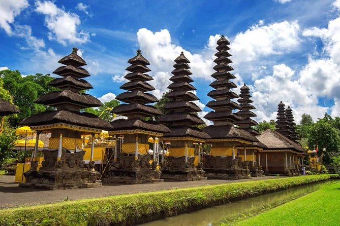 Tanah Lot Sunset and Monkey Forest Tour. - Tanah Lot at sunset