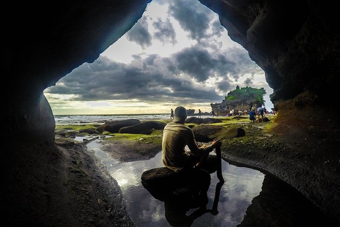 Tanah Lot Temple, Waterfall & Ubud Tour (Private & All-Inclusive) - Kanto Lampo Waterfall: Black Rock and Moving Water