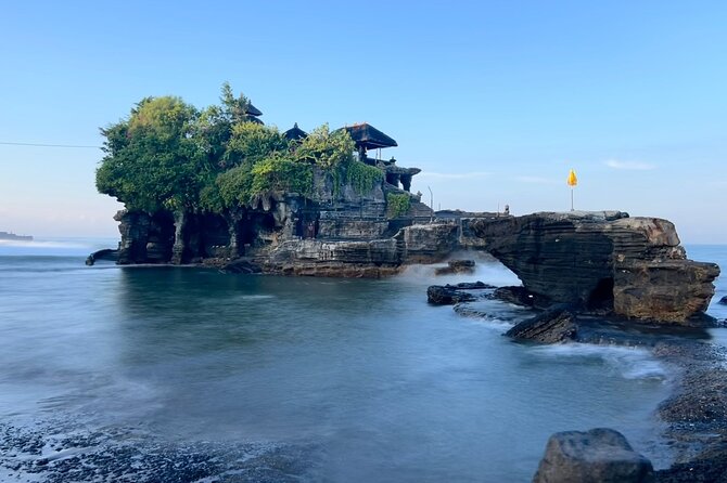 Tanah Lot Tour: Discover Bali’s Iconic Temple and Stunning Views - Batu Bolong: a quick ocean-temple introduction