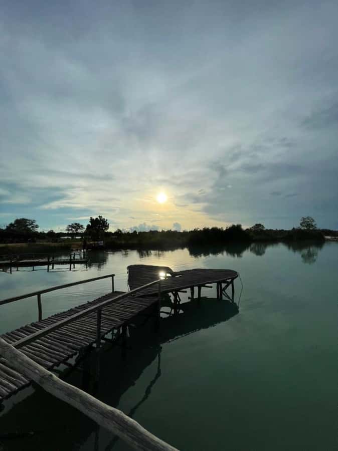 Teluk Sebong: Bintan Desert and Blue Lake Trip - Heat, clothing, and photography advice