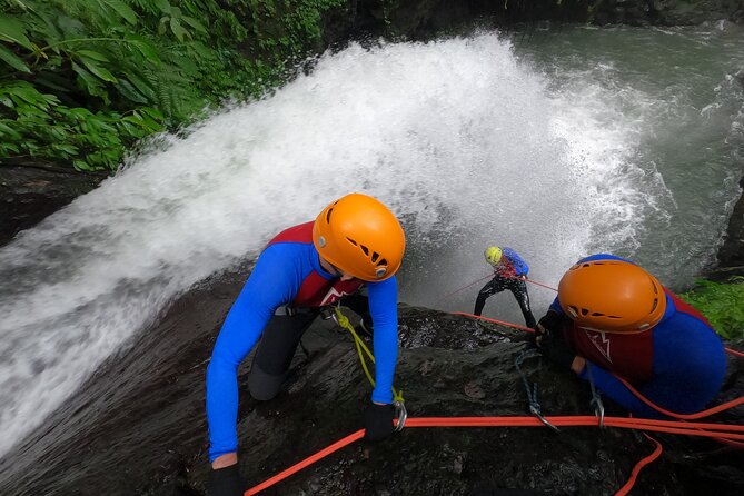 The Natural Canyoning in Alam Canyon - The upper canyon and its 28-meter rappels