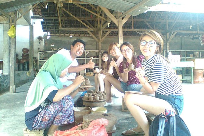 Tour for Cruise Ship Passenger - Sukarara and the sound of hand weaving