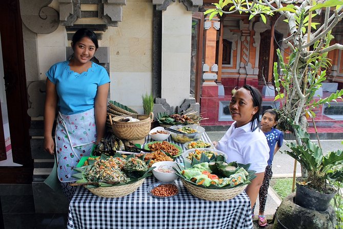 Traditional Balinese Home Dining Experience in Ubud with Putu - Why this Ubud meal feels different