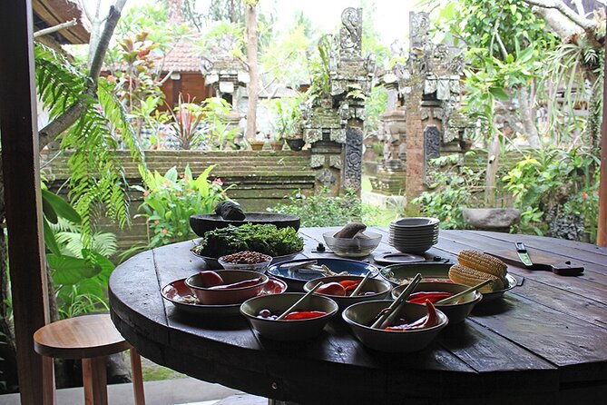 Traditional Balinese Meal in Ubud in Dewa's Family Village Home - A cooking lesson, or simply a home meal?