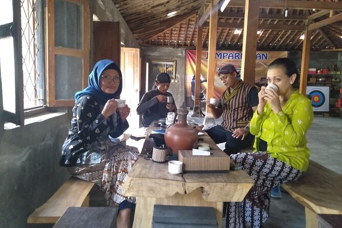 Traditional Javanese Archery Class - Why Jemparingan is different from ordinary archery