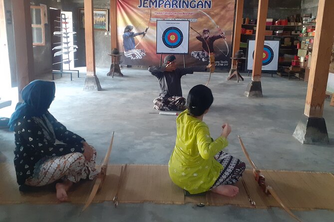 Traditional Javanese Archery Class - Learning the seated shooting method