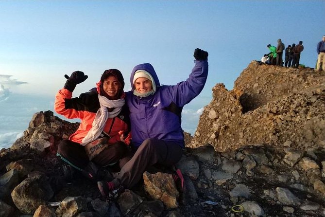 Trekking Rinjani Mountain Summit 2 Days 1 Night - Em Adventure - Pickup, Sembalun lodging, and the quiet start