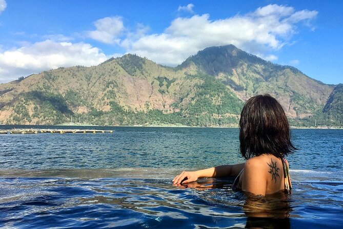 Trunyan Cemetery, Hot Spring, Penglipuran Village, and Waterfall Tour - Tibumana Waterfall and the final hour