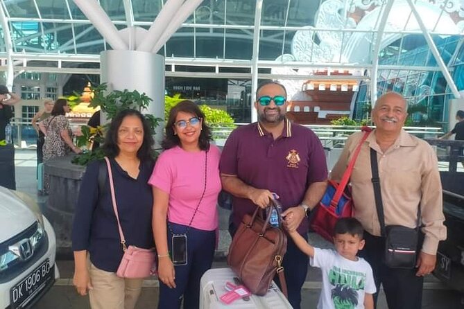 Ubud Bali - Airport & Ground Transfers | Price per Car - Finding your driver after landing