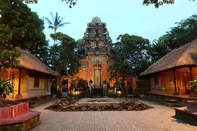 Ubud City Tour I: Monkey Forest, Ubud Palace, Art Market, and Waterfall - A quick look at Ubud Palace