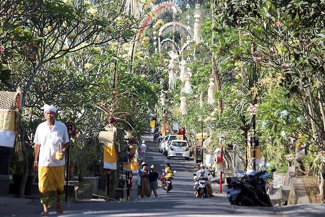 Ubud Eco Culture Cycling Exploration - Sukma Street and the first taste of Ubud