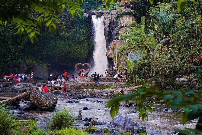 Ubud Excursion: Barong Dance, Art Villages, Nature, Temple and Waterfall - Wood carving in Kemenuh