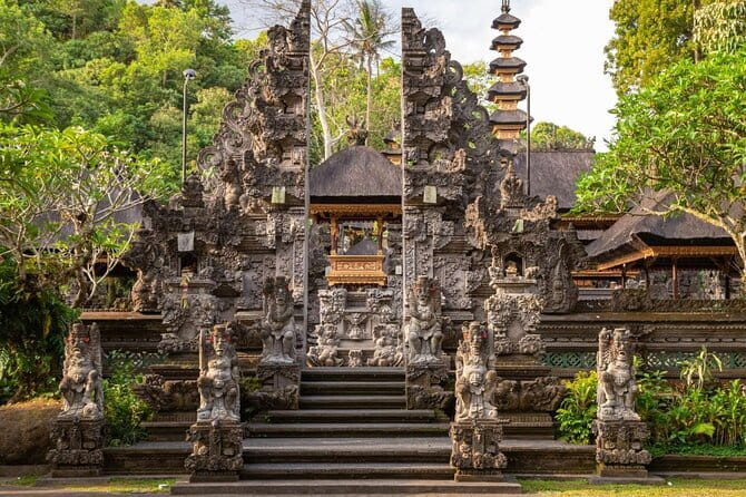 Ubud: Monkey Forest, Rice Terraces and Jungle Swing Tour - Tegenungan Waterfall: views, steps, and a choice