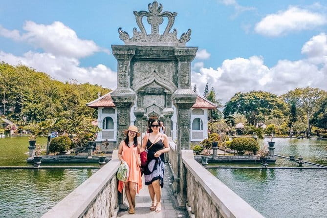 Ubud Private Tour From Cruise Port Benoa Bali All Inclusive - One hour at Tegalalang Rice Terrace
