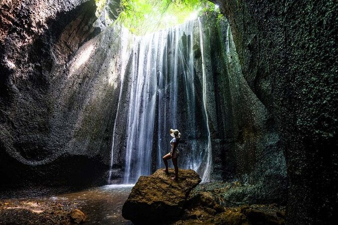 Ubud Private Tour - Waterfalls, Water Temple & Rice Terraces - Kanto Lampo and its broad rocky cascade