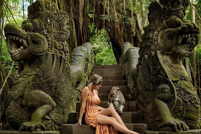 Ubud Tour with Swing, Temple, Monkey Forest, and Waterfall - The coffee and tea stop: a break with a sales angle