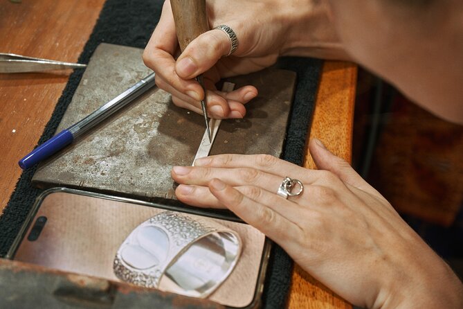 Ubud Town Center Silver Class - Create Your Own Silver Jewelry - Polishing the finished piece