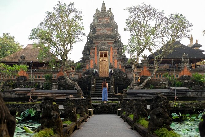 Ubud: Waterfall, Rice Terraces, and Monkey Forest Private Tour - Tegenungan Waterfall, the day’s final reward