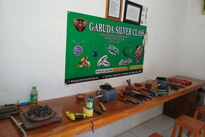 Uluwatu Silver Class: A Unique Jewelry-Making Experience in Bali - What the snack, water, and Wi-Fi add