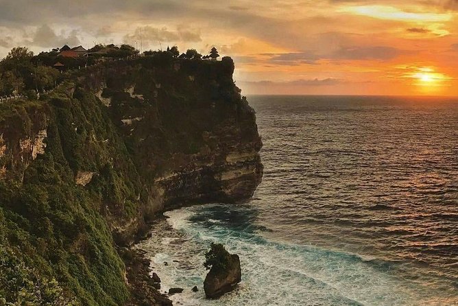 Uluwatu Temple Kecak Fire Dance Private Guided Tour - Guide service and the human difference