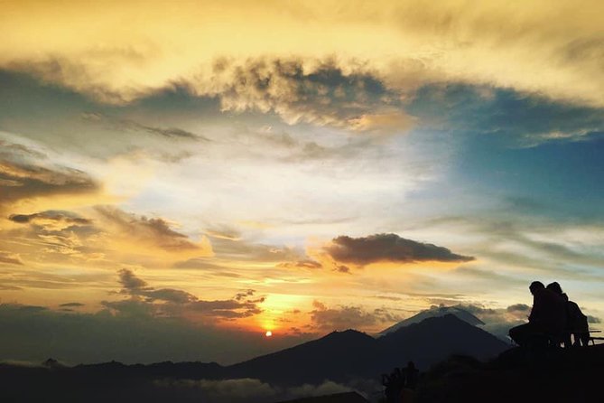 Watch the sunrise from the top of Mount Batur volcano - Breakfast in volcanic steam