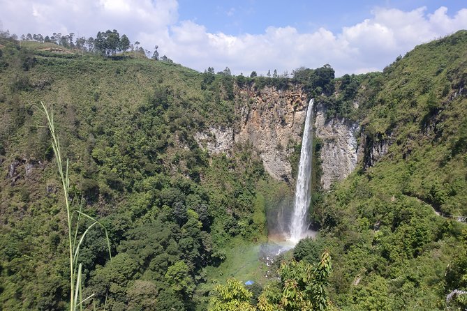 Wonderful 7 Days North Sumatra Tour (Include: 2 Days 1 Night Jungle Trekking) - Berastagi: Mountain air, fruit, and a useful pause