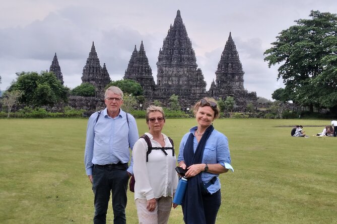 Yogyakarta: Borobudur Sunrise and Prambanan Temple Private Tour - Leaving Yogyakarta at 3:30 am