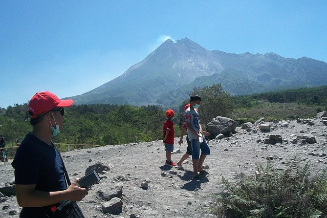Yogyakarta Cultural Tour: Borobudur Temple, Prambanan Temple and Merapi Volcano - Lunch and the practical middle of the day
