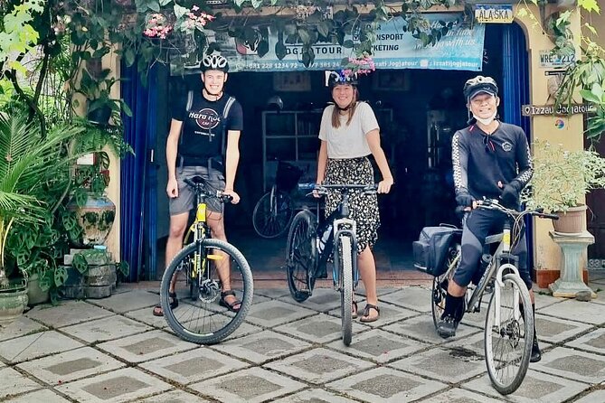 Yogyakarta Cycling Tour Around the Villages and Fish Farm - Starting at Izzati Jogjatour base camp