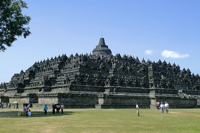 Yogyakarta Day trip Borobudur & Prambanan Temples - Borobudur, a major Buddhist monument
